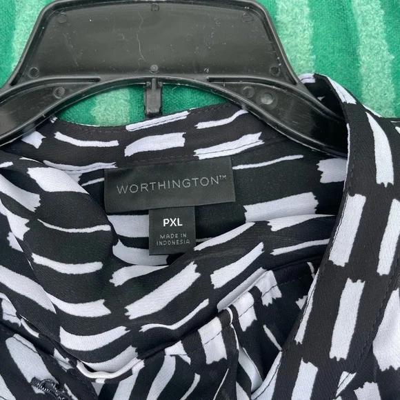 Worthington - Black and White Patterned Blouse - Picture 4 of 4